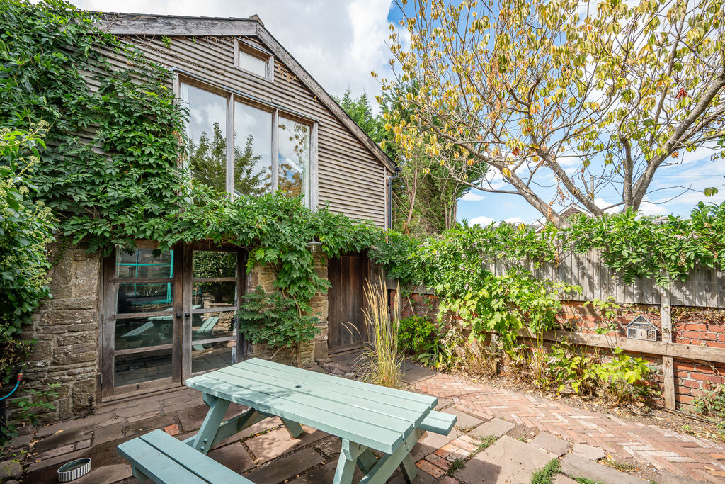 Detached Barn- click for photo gallery